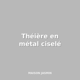 Théière en métal ciselé